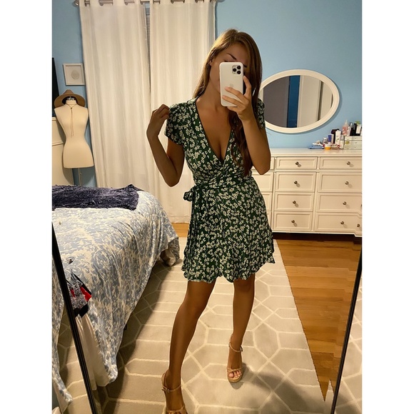 Green Clover Wrap Dress - Picture 3 of 5